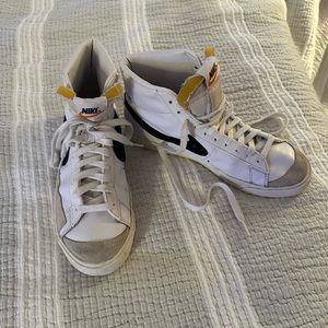 Nike Blazer Mid '77
Women's Shoes